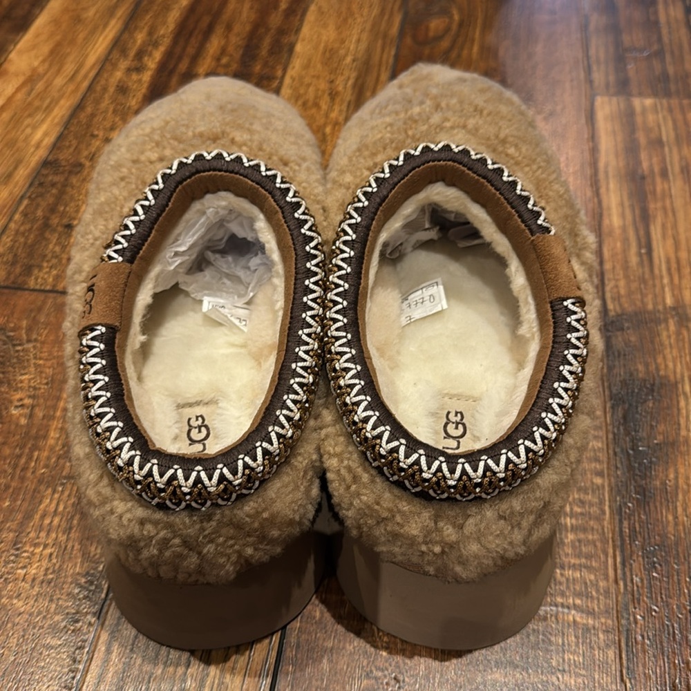 UGG Tazz maxi curly / size 7/ chestnut - Picture 3 of 5